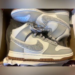 Dunk High 'Chenille Swoosh - Light Smoke Grey'